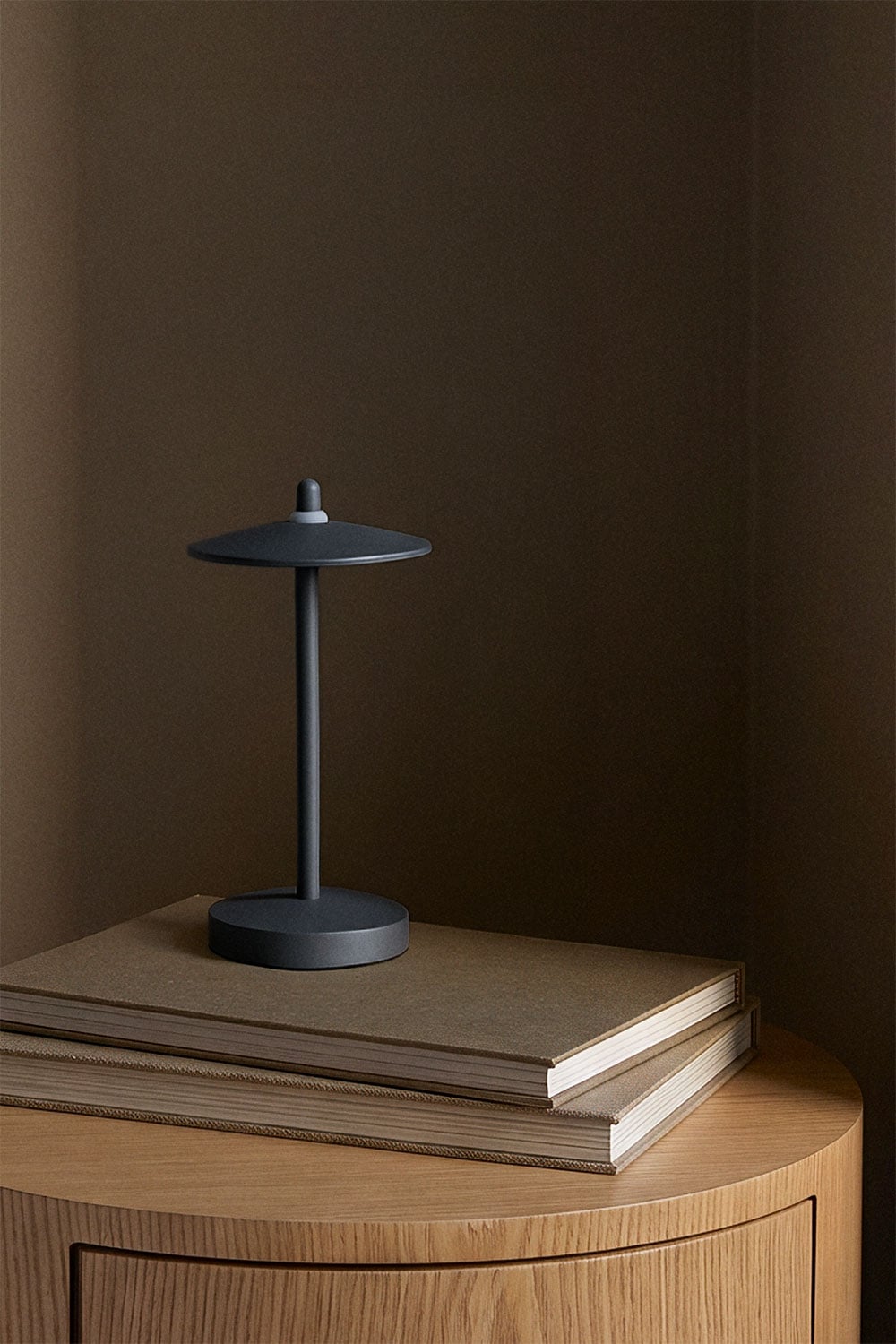 Lampada da tavolo LED wireless in ferro Zuniga, immagine della galleria 1