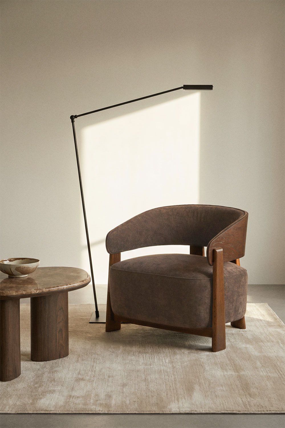 Poltrona in legno di rovere rivestita Olea, immagine della galleria 1