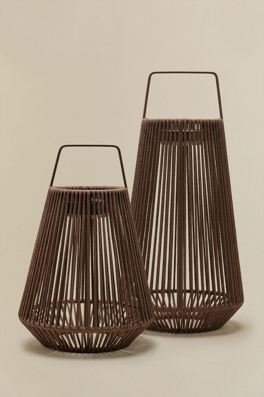 Set di 2 lampade da tavolo solari LED wireless per esterni in ferro e corda intrecciata Liberian, immagine della galleria 3