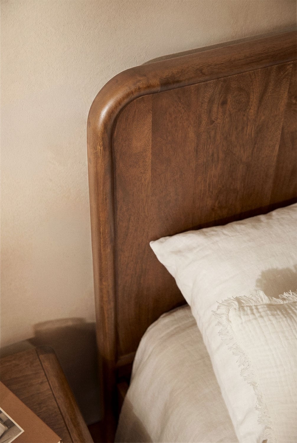 Testiera per letto da 160 cm in legno di mango scuro Maupaul, immagine della galleria 2