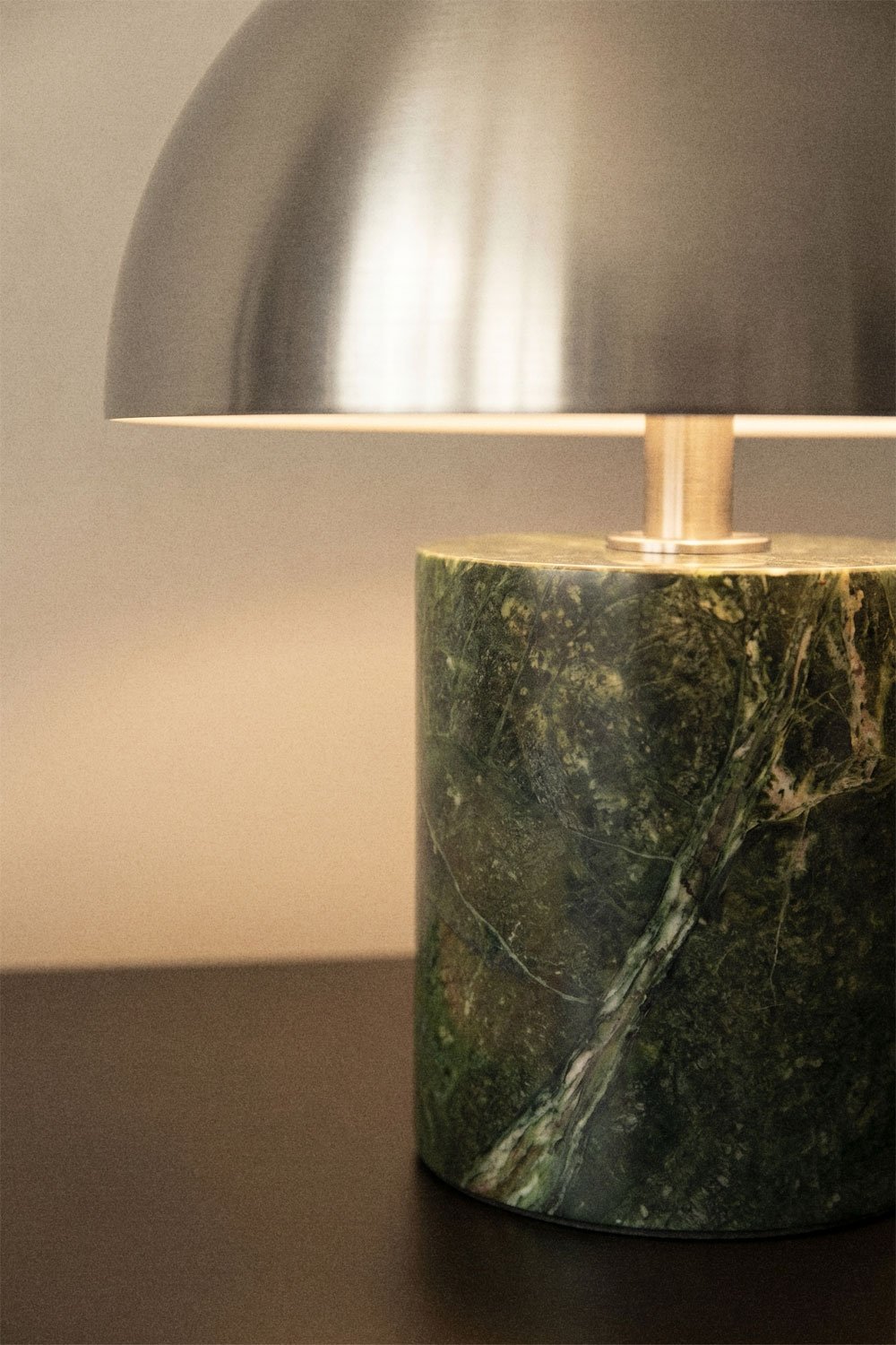 Lampada da tavolo LED wireless in ferro e pietra naturale Nicolas, immagine della galleria 2