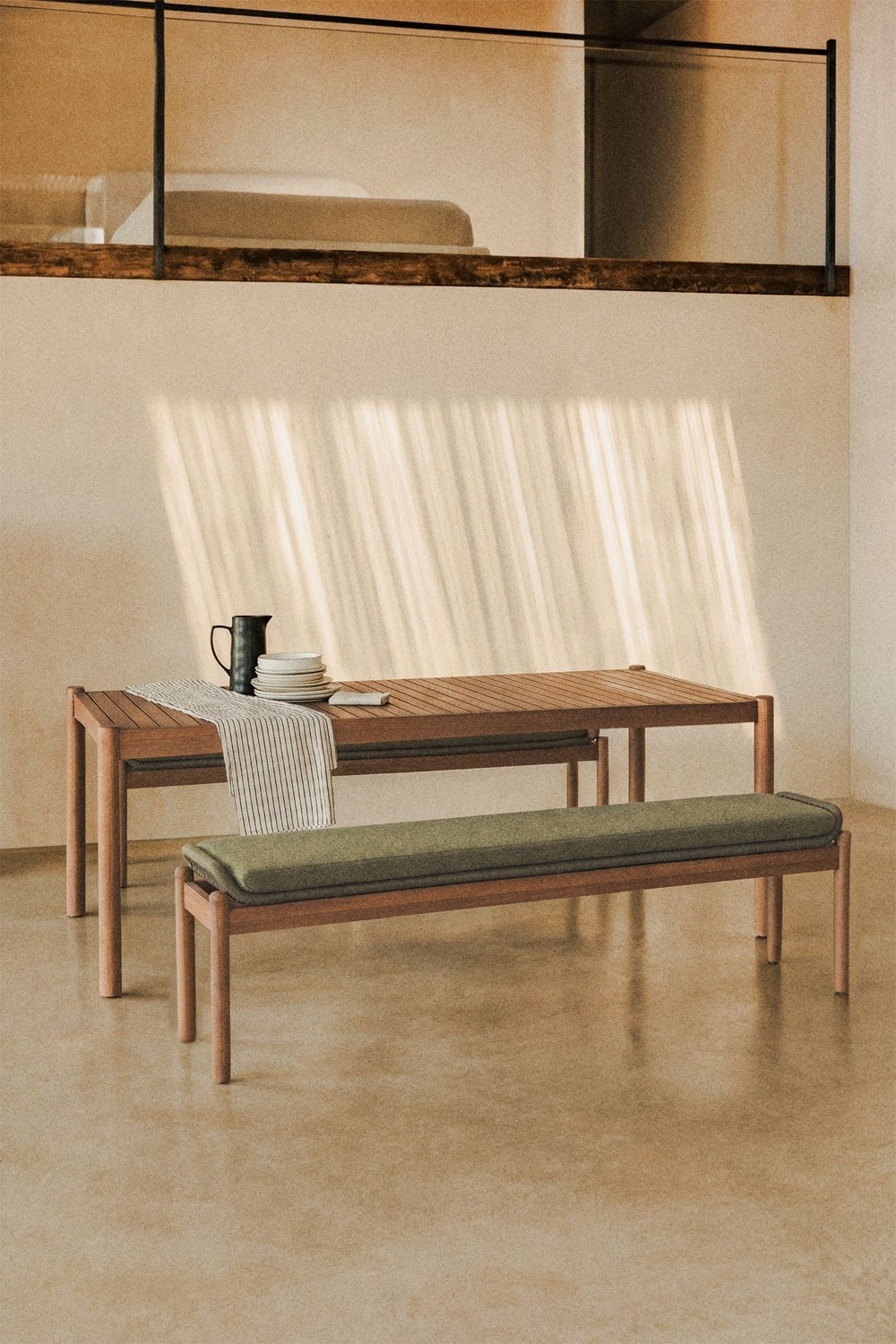 Panca 180 cm in legno di acacia e corda intrecciata con bouclé verde salvia Karvia, immagine della galleria 1