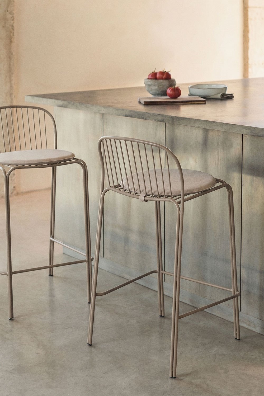 Sgabello alto in acciaio Anerina, immagine della galleria 1