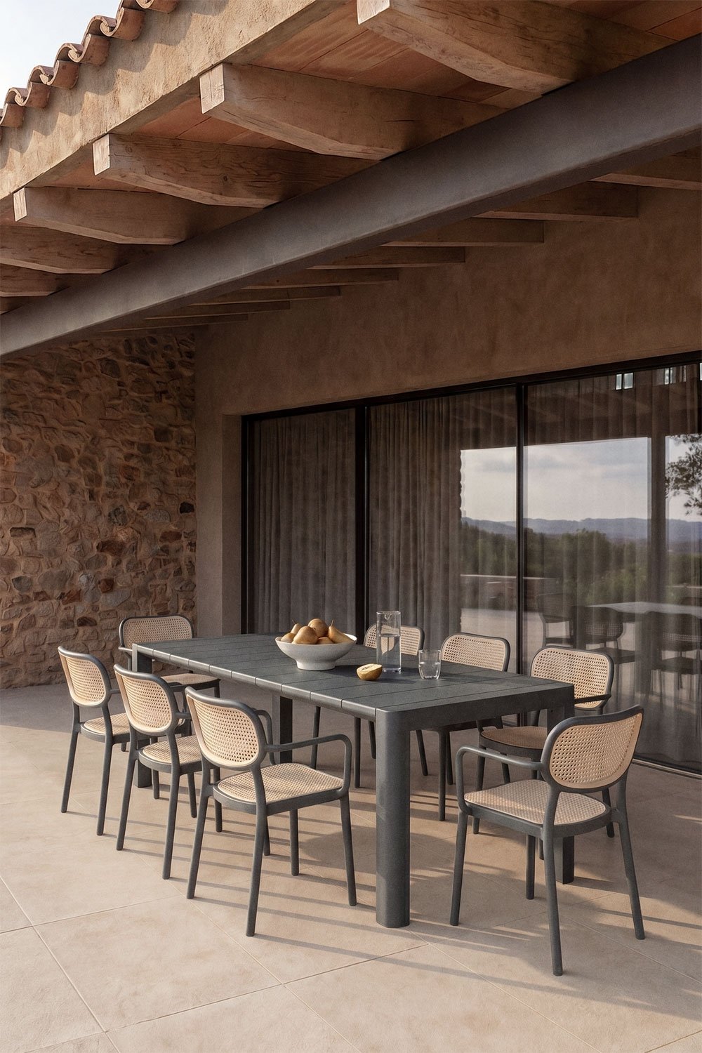 Set da tavolo rettangolare 220x100 cm Arnadine e 8 sedie da giardino impilabili con braccioli in polipropilene Omara, immagine della galleria 1