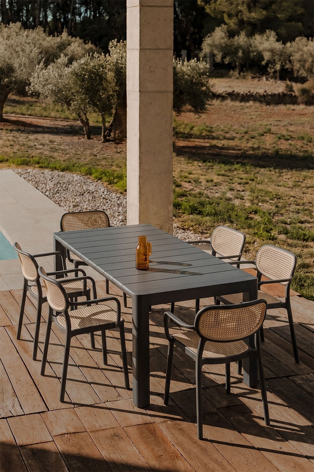 Set da tavolo rettangolare 180x100 cm Arnadine e 6 sedie da giardino impilabili con braccioli in polipropilene Omara , immagine della galleria 9