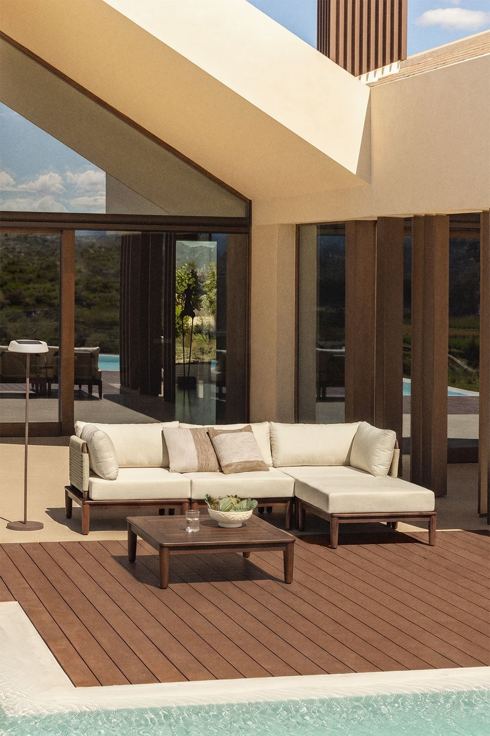 Set da giardino con divano modulare a 3 pezzi con 2 poltrone angolari, tavolino da caffè e pouf in acacia Giulia, immagine della galleria 1