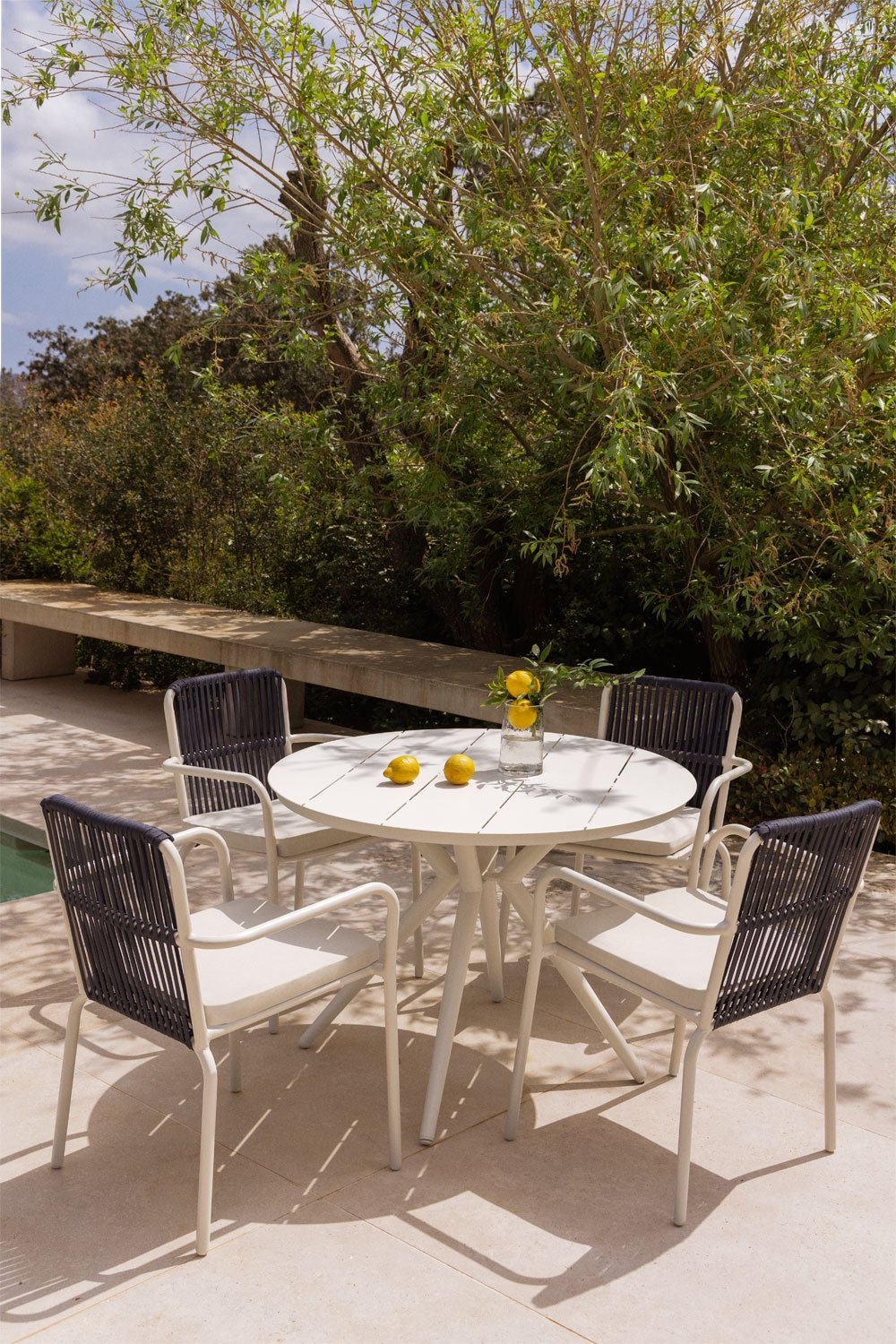 Round garden table in aluminum Valerie, immagine della galleria 1