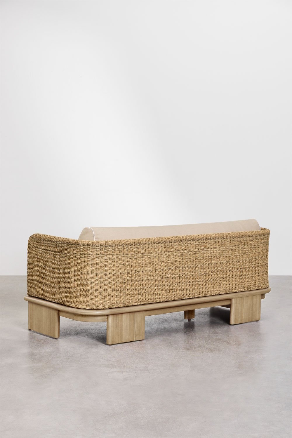 Set da salotto con divano 3 posti, 2 poltrone e 2 tavolini da 70x70 cm in rattan e legno di acacia Famara, immagine della galleria 5