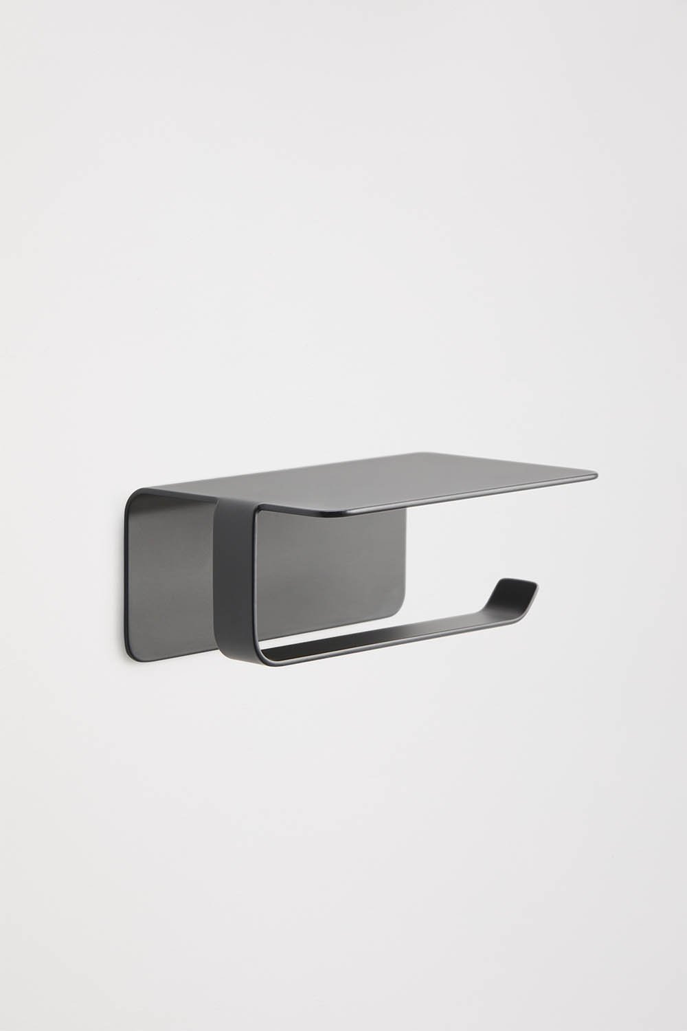 Portarotolo adesivo con mensola per bagno in acciaio inox nero opaco Ondreli, immagine della galleria 3