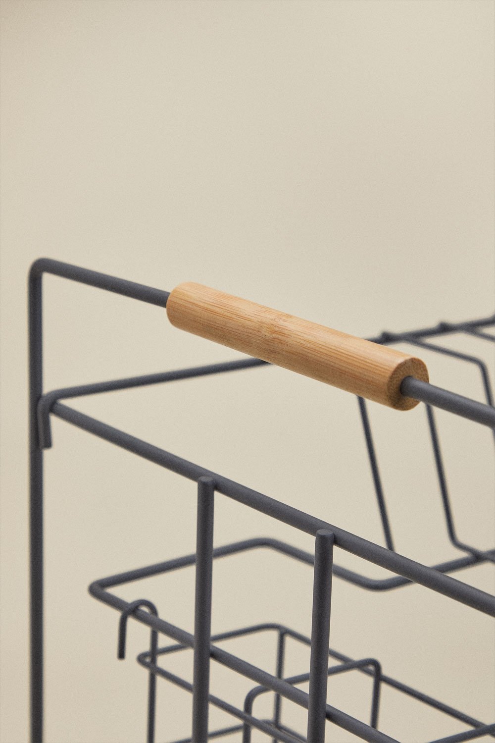 Scolapiatti in ferro e legno di caucciù Ainela, immagine della galleria 7