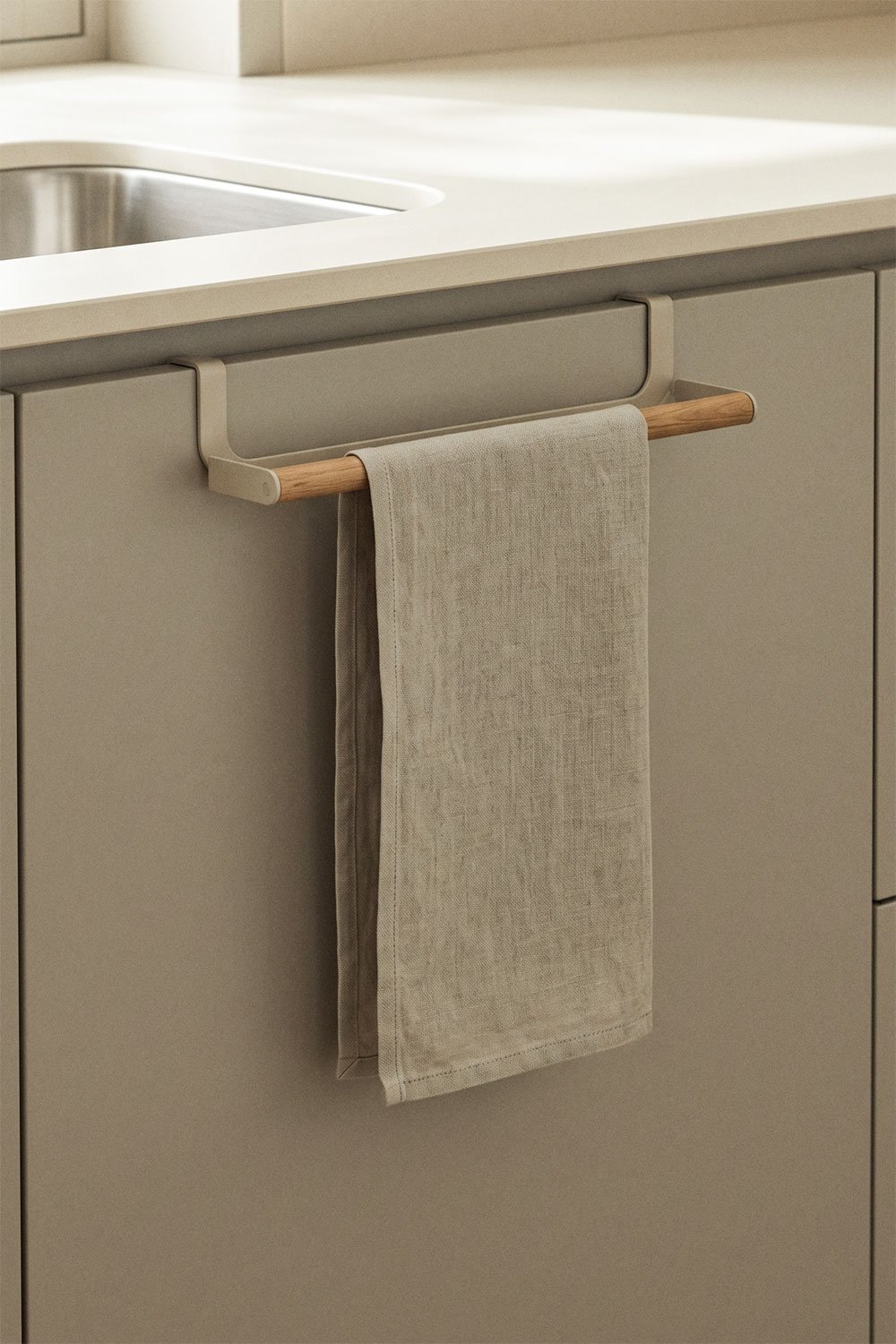 Supporto per strofinacci da cucina in ferro e legno di caucciù Celine, immagine della galleria 1