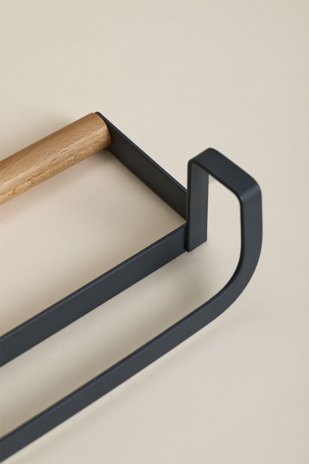 Supporto per strofinacci da cucina in ferro e legno di caucciù Celine, immagine della galleria 5