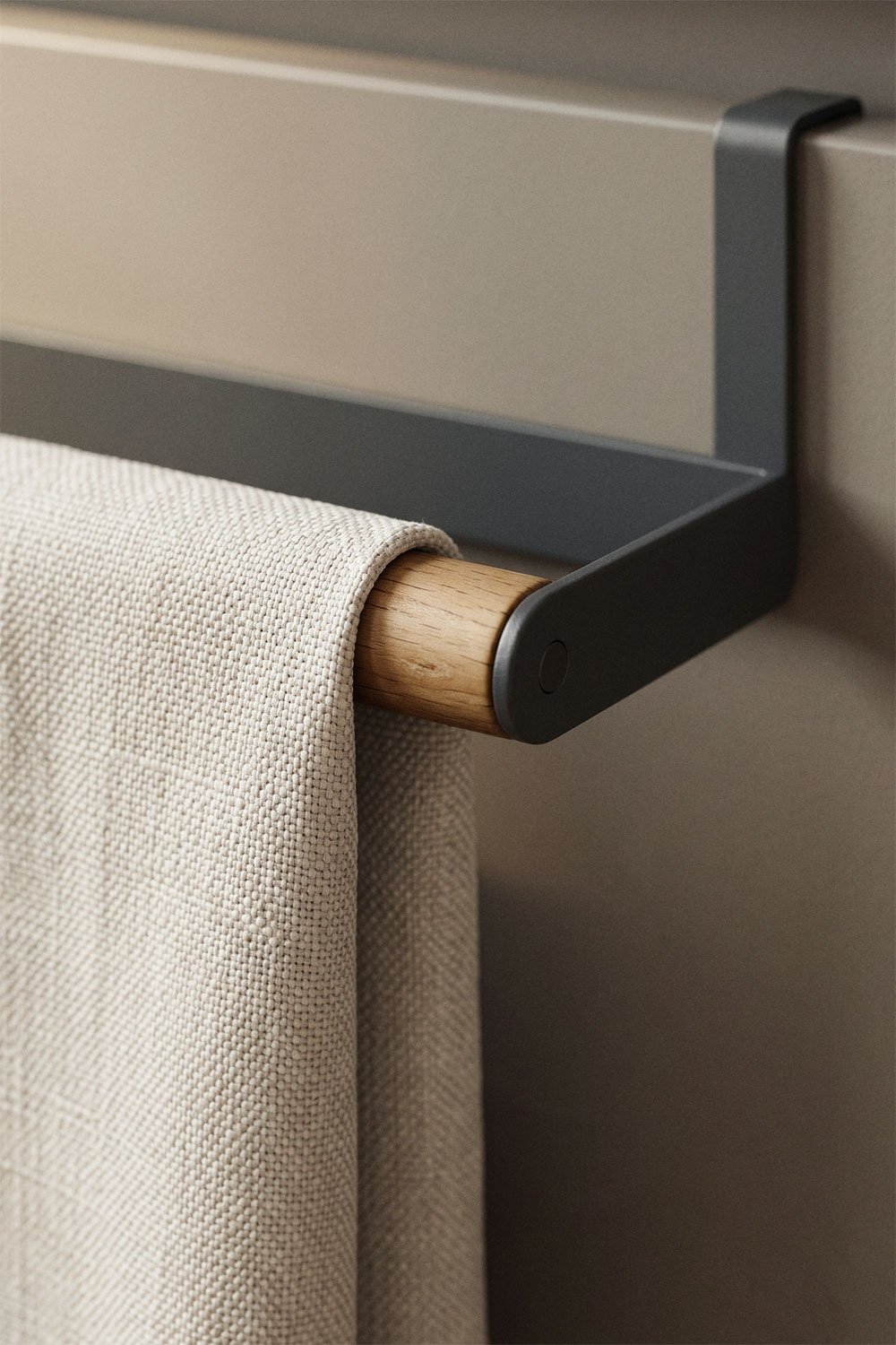 Supporto per strofinacci da cucina in ferro e legno di caucciù Celine, immagine della galleria 2
