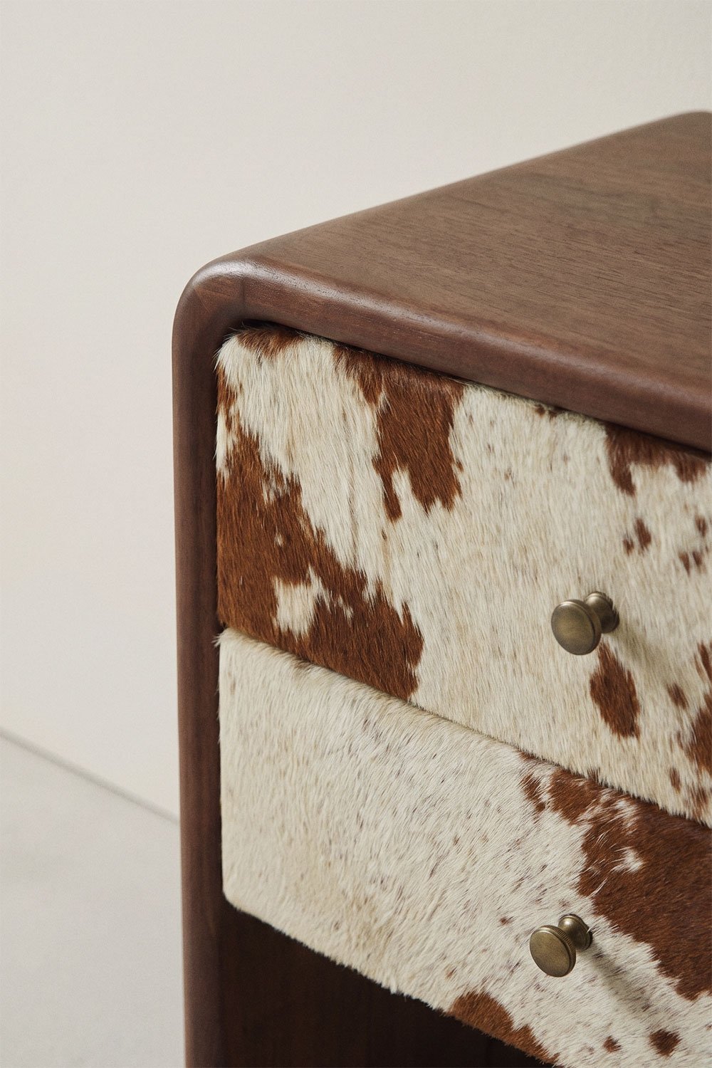 Comodino 45x35 cm in legno di mango e pelle Vozli, immagine della galleria 2