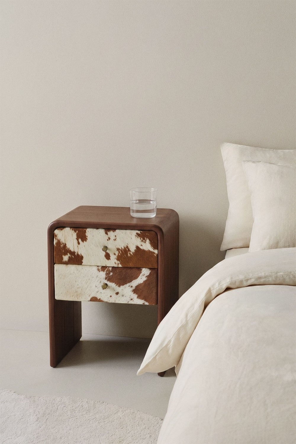 Comodino 45x35 cm in legno di mango e pelle Vozli, immagine della galleria 1