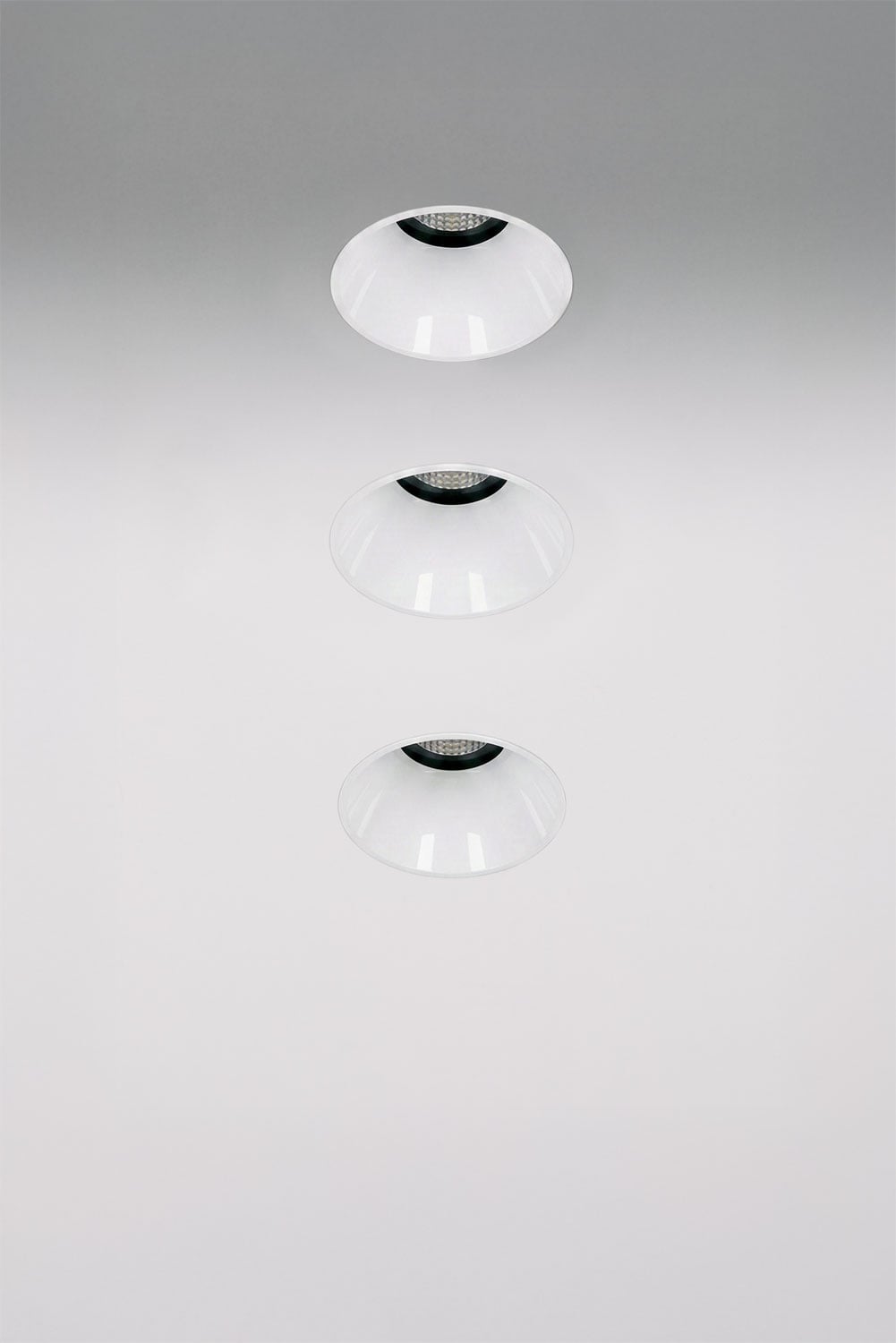 Pack da 3 downlight LED da incasso senza cornice trimless rotondi Ø5,3 cm in alluminio Orelva, imagen de galeria 1