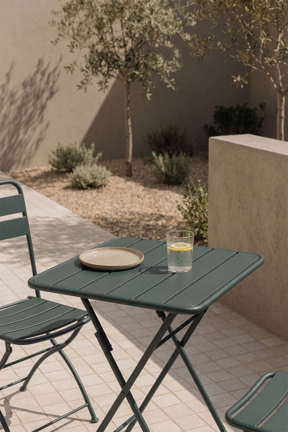 Set da tavolo quadrato 60x60 cm e 2 sedie pieghevoli da giardino in acciaio Janti, immagine della galleria 2