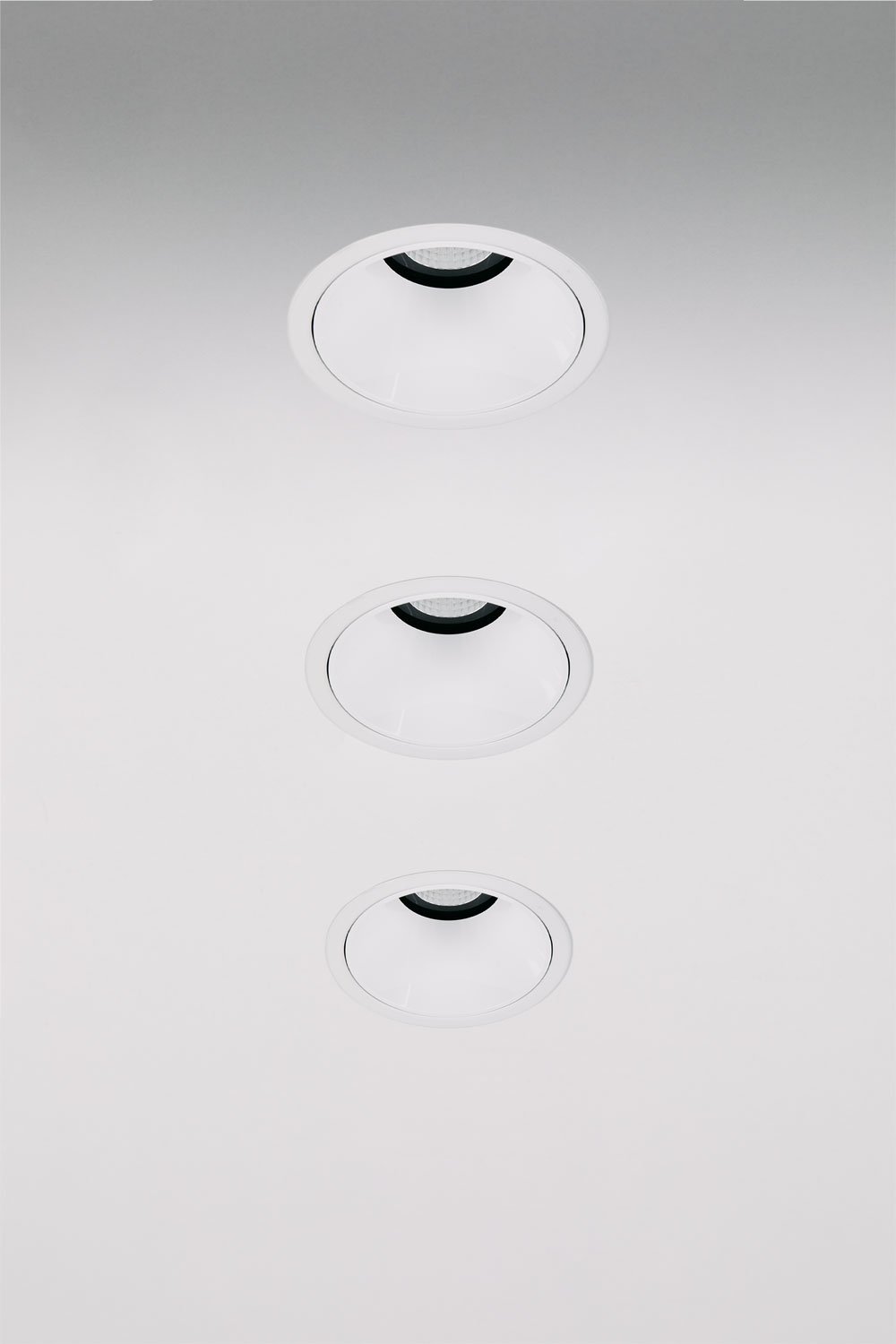 Pack da 3 downlight LED da incasso con cornici rotonde Ø8 cm in alluminio Orelva, imagen de galeria 1