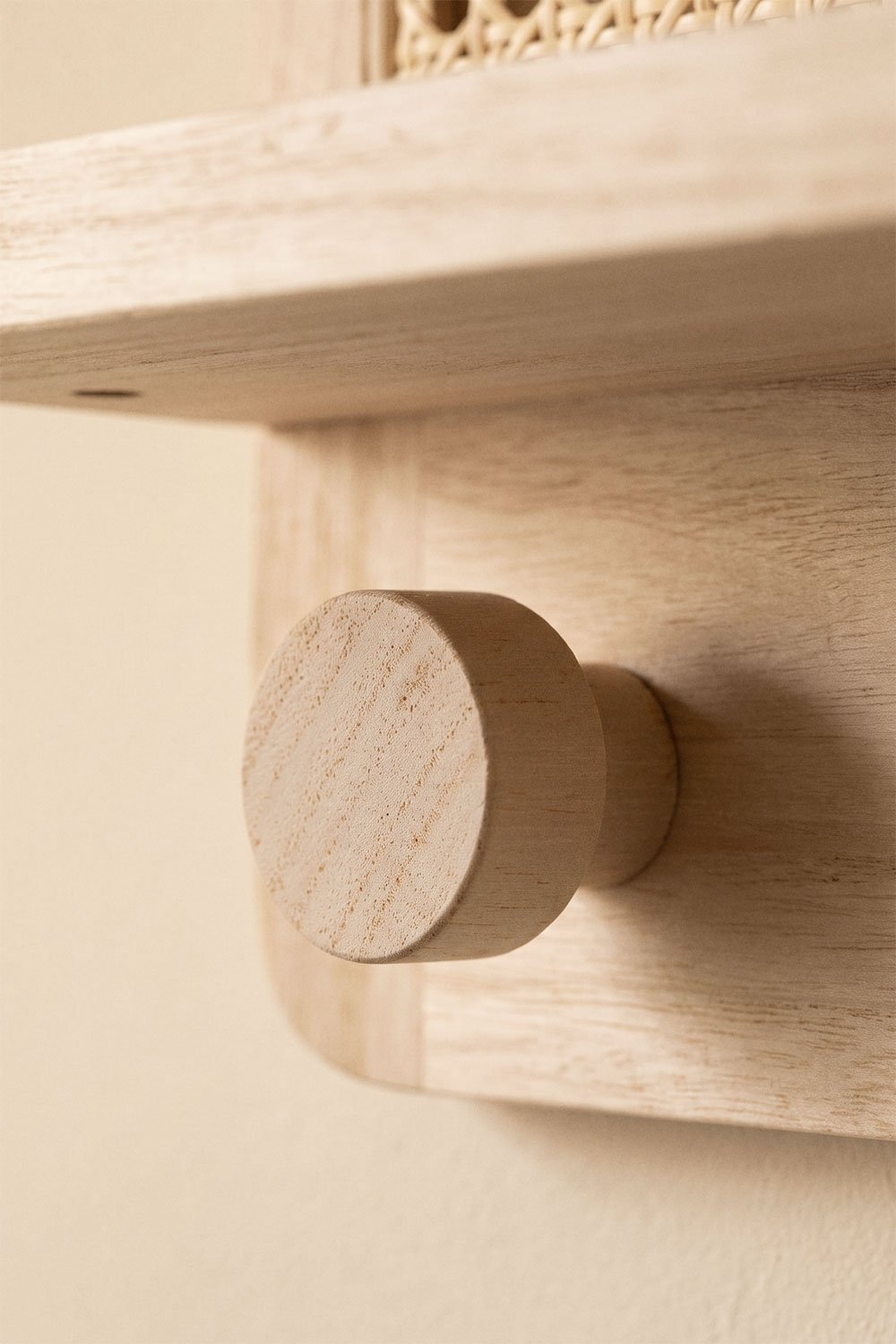 Appendiabiti da parete con mensola in rattan Riley, immagine della galleria 2