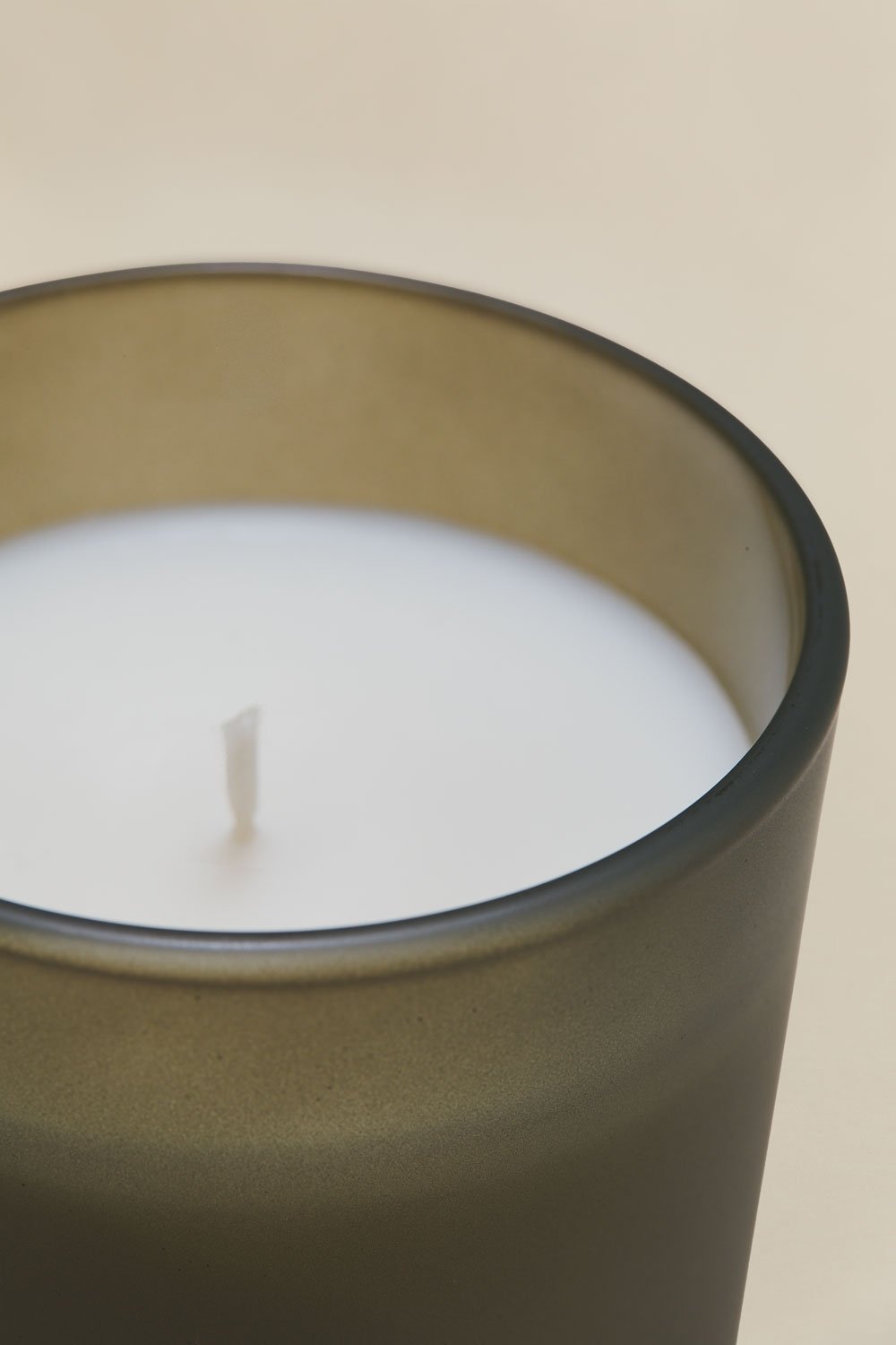 Candela profumata in vetro Wild Basil, immagine della galleria 5