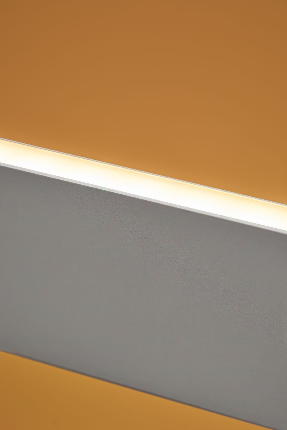 Lampada a sospensione lineare LED 120 cm con luce indiretta in alluminio Airali, immagine della galleria 8