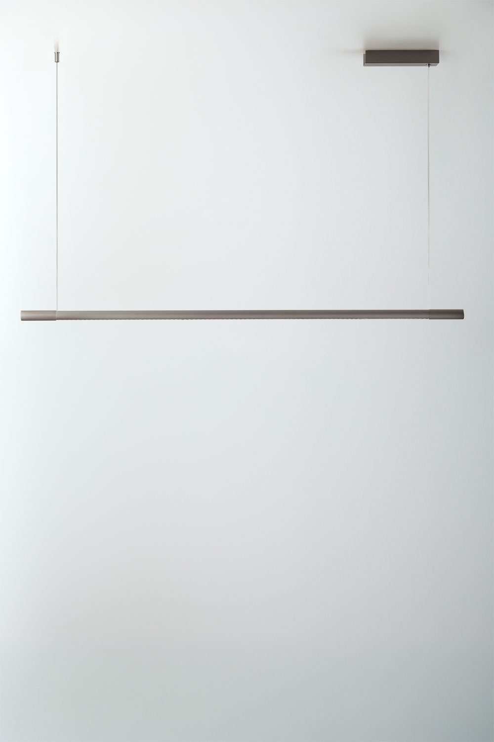 Lampada a sospensione lineare LED 120 cm con luce indiretta in alluminio Lirela, immagine della galleria 3