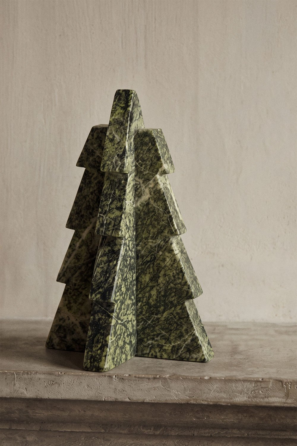 Figura decorativa natalizia in pietra naturale Vireune, immagine della galleria 1