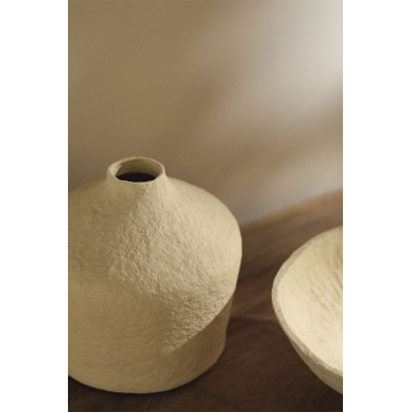 Brimsley Handgemaakte Decoratieve Papieren Maché Vaas Beige – Crème - Sklum