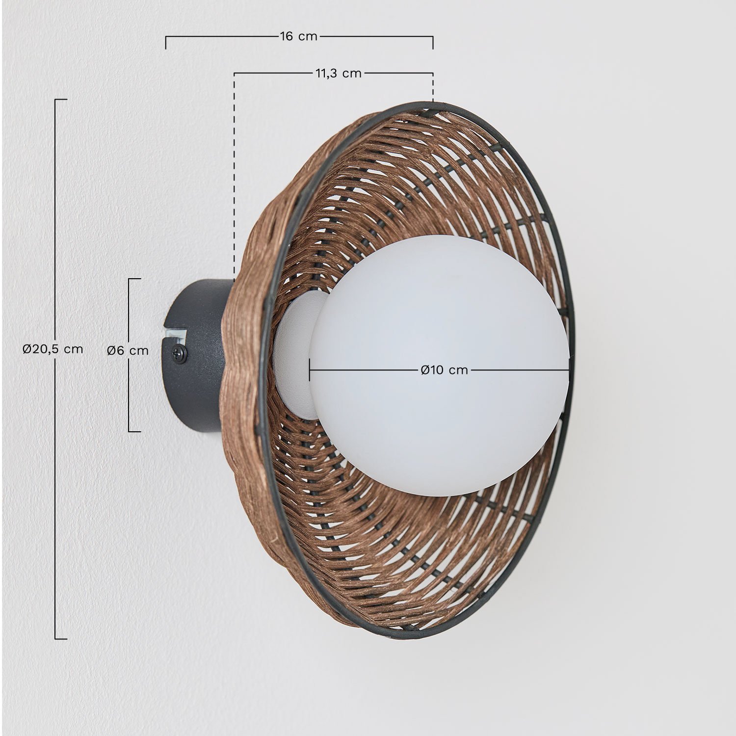Rotan wandlamp Lutyen, AFMETINGEN