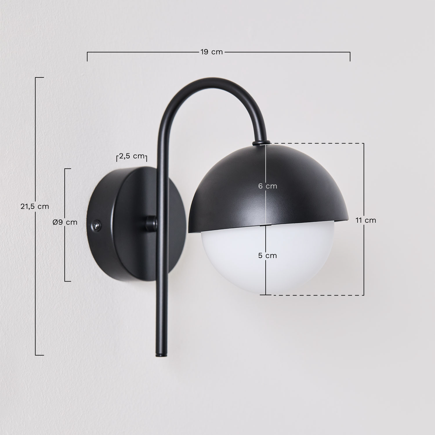 Buitenwandlamp in ijzer Birgit, AFMETINGEN