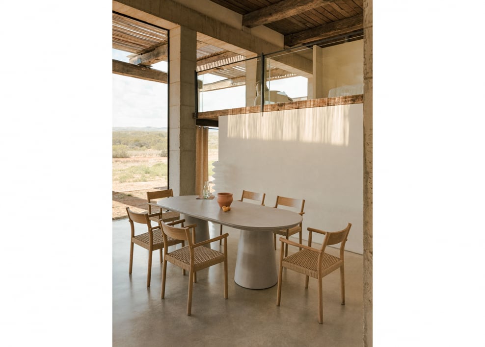 Ovale eettafel 220x95 cm in cement Noemi