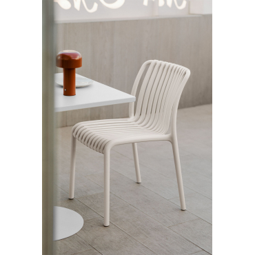Verpakking Van 2 Wendell Polypropyleen Stapelbare Tuinstoelen Tapioca Beige - Sklum