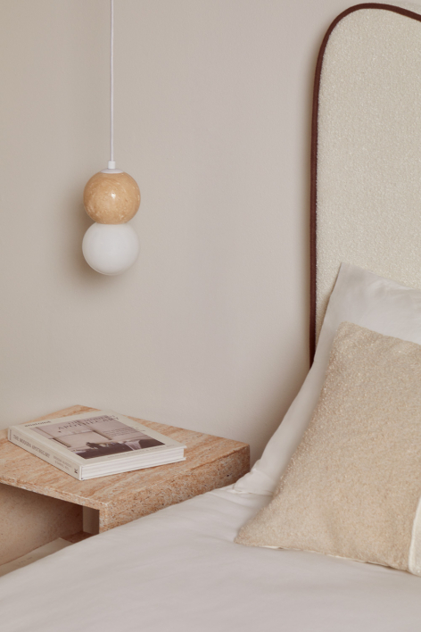 Hanglamp Ø10 cm van travertijn met glazen bol Davise