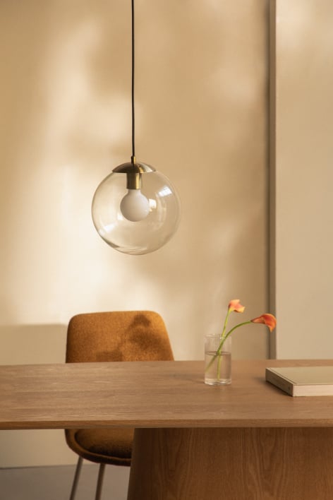 Hanglamp van metaal met glazen bol Boyi