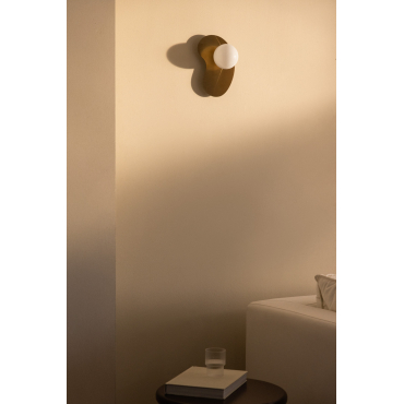 Ijzeren Wandlamp Met Travis Glazen Bol Goud - Sklum