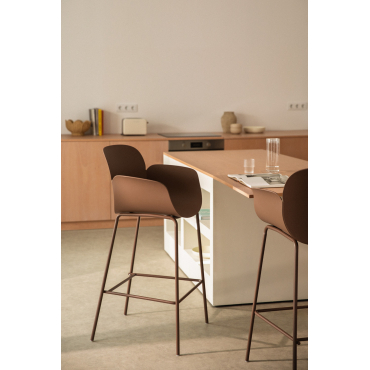 Set Van 4 Hoge Krukken Van Polypropyleen En Lynette-ijzer Bruin – Karamel & ↑75 Cm - Sklum