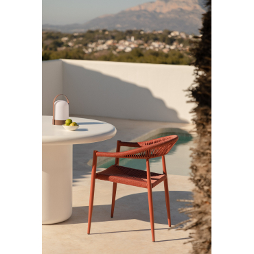Pakket Van 4 Stapelbare Tuinstoelen Met Armleuningen In Aluminium En Synthetisch Rotan Amatria Rode Dakpan - Sklum