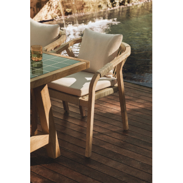 Set Van 2 Tuinstoelen Met Armleuningen In Acaciahout Dubai Gardenia Wit & Rustiek Acaciabruin - Sklum