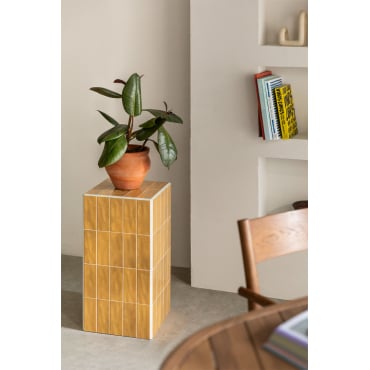 Vierkante Bijzettafel 30x30 Cm In Cement En Bongani Tegels Honing Geel - Sklum