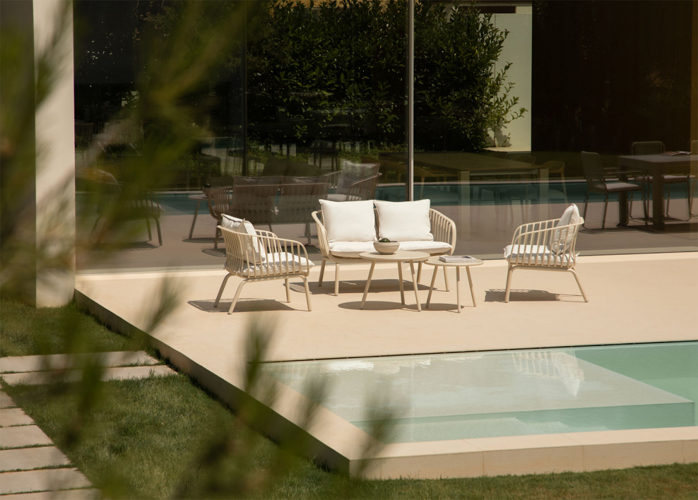 Tuinset met 2-zitsbank, 2 fauteuils en 2 salontafels van staal en polypropyleen Aradina - Beige – linnen