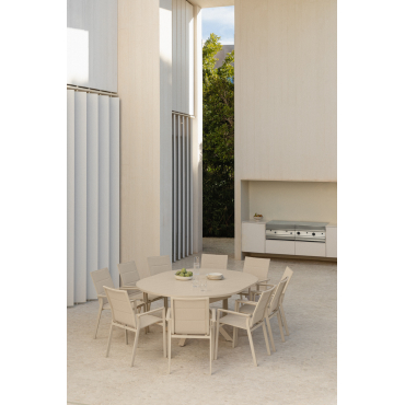 Set Van 145-200x145 Cm Barces Ronde Uitschuifbare Tafel En 10 Karena Aluminium Stapelbare Tuinstoelen Met Armleuningen Tapioca Beige - Sklum
