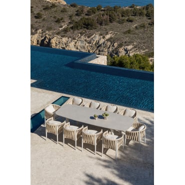 Uitschuifbare Rechthoekige Tafelset 220-280x100 Cm In Zinti Keramiek En 10 Tuinstoelen In Aluminium En Sereilen Bouclé Stof Beige – Crème - Sklum