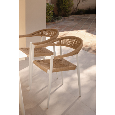 Set Van 2 Stapelbare Tuinstoelen Met Armleuningen In Aluminium En Synthetisch Rotan Amatria Gardenia Wit - Sklum