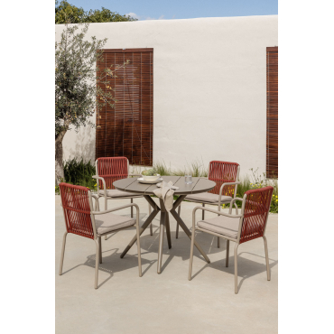 Set Van Ronde Tafel Ø100 Cm Valerie En 4 Tuinstoelen Met Armleuningen In Aluminium Alberta Bruin - Mokka & Rode Dakpan - Sklum