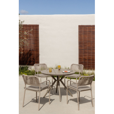 Set Van 100 Cm Ronde Valerie Tafel En 4 Stapelbare Tuinstoelen Met Armleuningen In Arhiza Aluminium Bruin - Mokka - Sklum