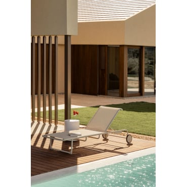 Leyanis Aluminium Ligstoel Tapioca Beige - Sklum