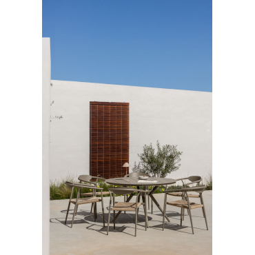 Valerie Ronde Aluminium Tafelset (ø125 Cm) En 6 Tuinstoelen Met Armleuningen In Aluminium En Synthetisch Rotan Marsha Bruin - Mokka - Sklum