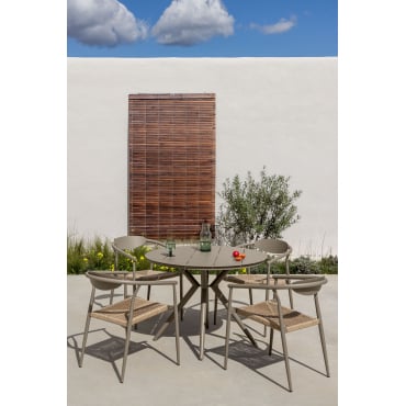 Ronde Aluminium Tafelset Valerie (ø100 Cm) En 4 Marsha Tuinstoelen Met Armleuningen In Aluminium En Synthetisch Rotan Bruin - Mokka - Sklum