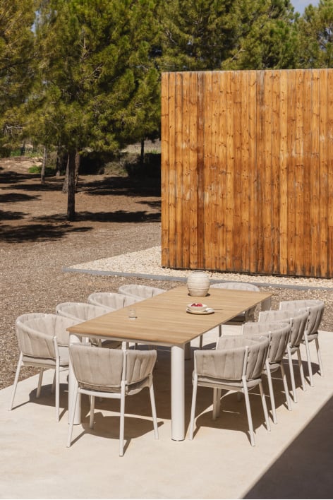 Set van een rechthoekige tafel 220x100 cm in aluminium en Sirka teakhout en 10 tuinstoelen in aluminium en Roderise-stof