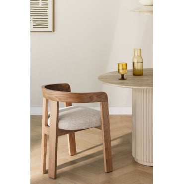 Yvone Gestoffeerde Eetkamerstoel Met Houten Armleuningen Natuurlijk Hout & Bouclé Beige - Sklum